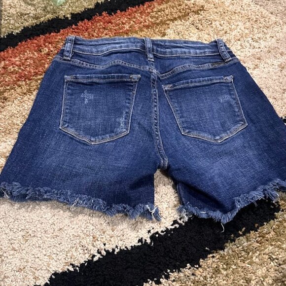 NWOT KanCan Blue Jean Shorts MEDIUM Flayed hem line Distressed - Picture 4 of 15